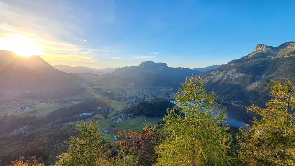 Sonnenaufgang vom MONDI Resort am Grundlsee